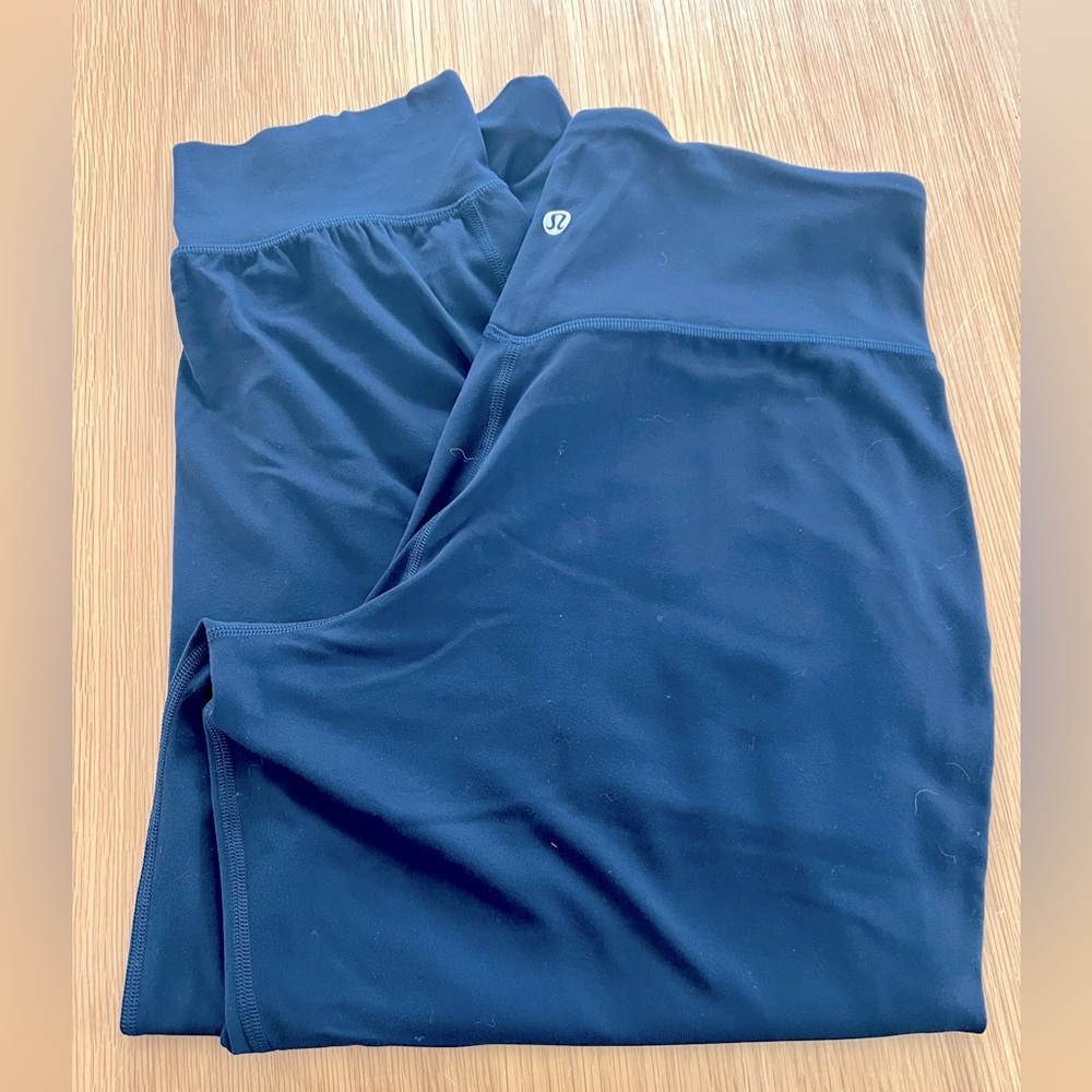 Lululemon Align crop Jogger. Size 8. High rise. Navy Blue.